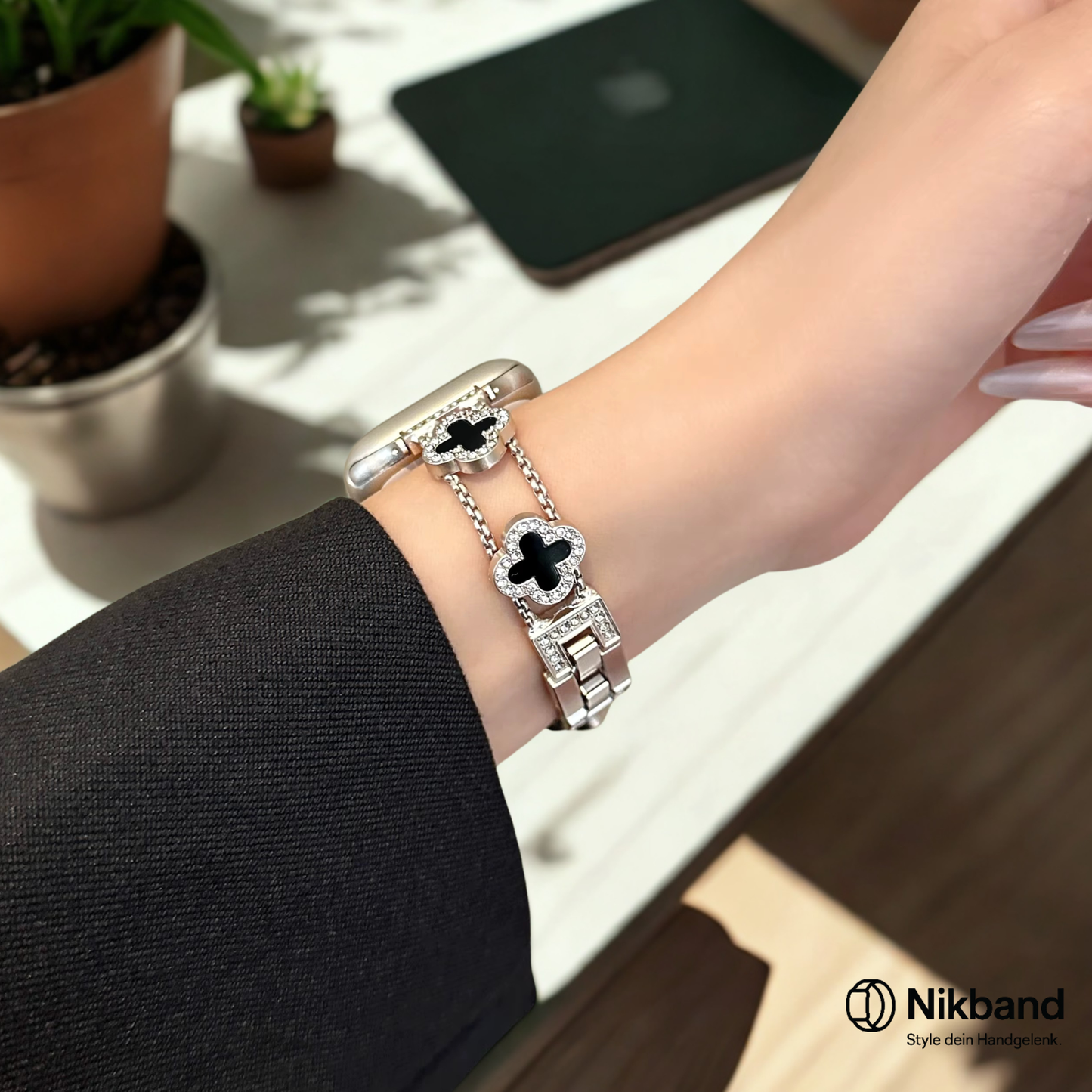 Nikband™ Luxury Clover Steel – Edelstahl Armband im Designer-Schmuck-Stil für Apple Watch